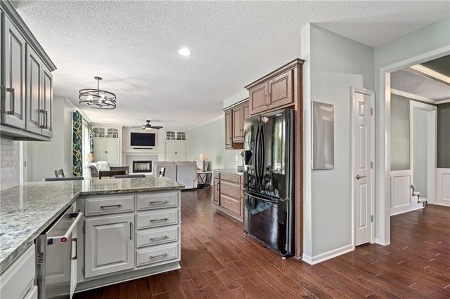 19821 W 97th Street, Lenexa, KS 66220