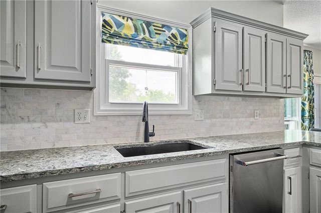 19821 W 97th Street, Lenexa, KS 66220