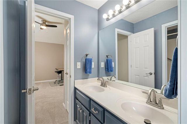 19821 W 97th Street, Lenexa, KS 66220