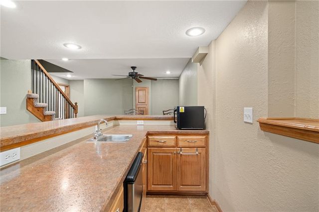 19821 W 97th Street, Lenexa, KS 66220
