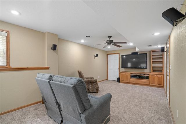 19821 W 97th Street, Lenexa, KS 66220