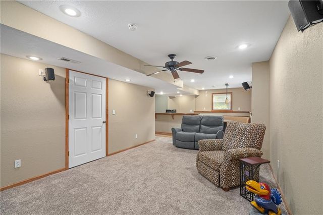 19821 W 97th Street, Lenexa, KS 66220
