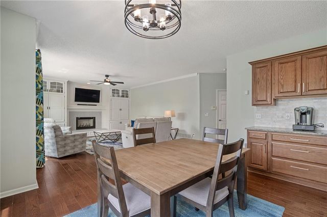 19821 W 97th Street, Lenexa, KS 66220
