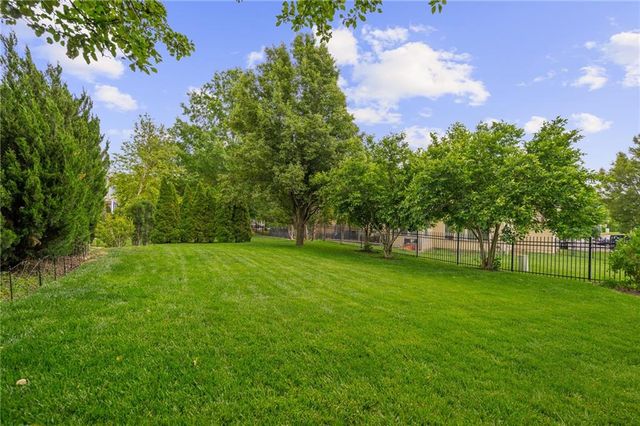 19821 W 97th Street, Lenexa, KS 66220
