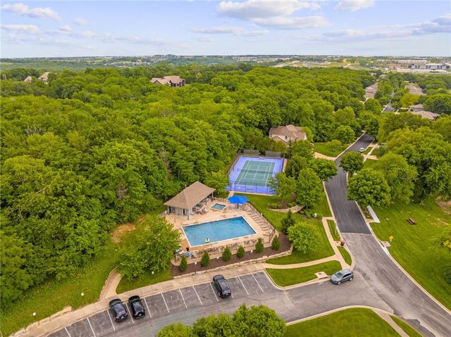 19821 W 97th Street, Lenexa, KS 66220