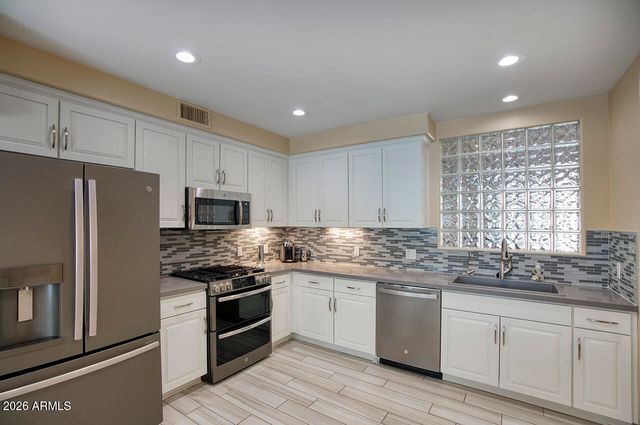 17850 N 68TH Street 2057, Phoenix, AZ 85054