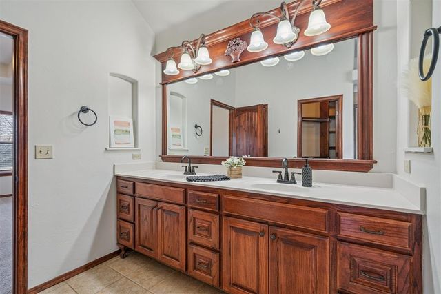 2113 Mulberry Creek Avenue, Yukon, OK 73099