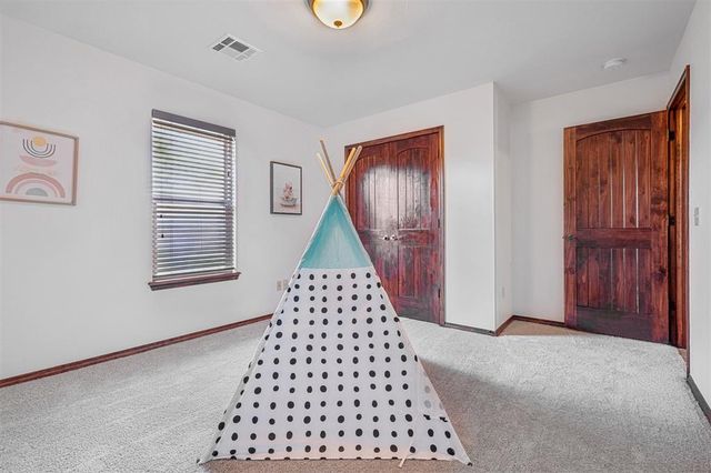 2113 Mulberry Creek Avenue, Yukon, OK 73099