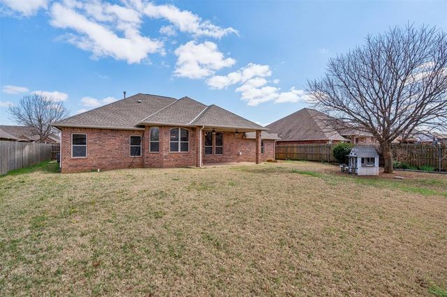2113 Mulberry Creek Avenue, Yukon, OK 73099