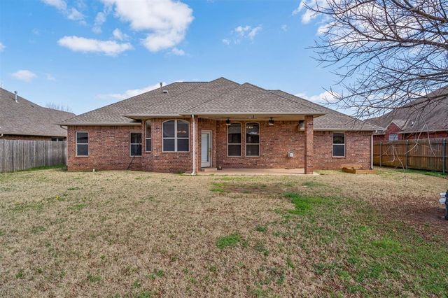2113 Mulberry Creek Avenue, Yukon, OK 73099