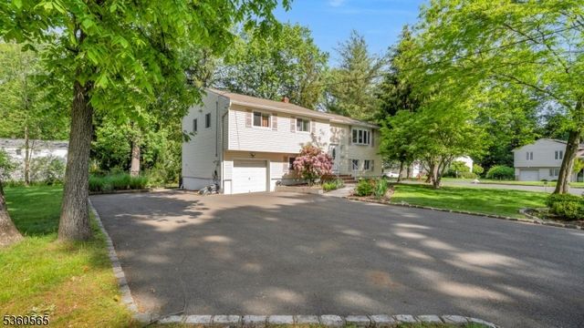 71 Glendale Ave, Livingston Twp., NJ 07039