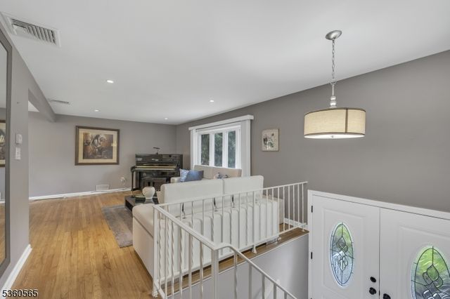 71 Glendale Ave, Livingston Twp., NJ 07039