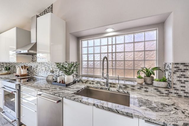 2432 Ocean Front Drive, Las Vegas, NV 89128