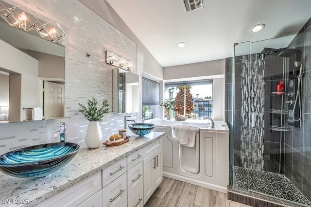 2432 Ocean Front Drive, Las Vegas, NV 89128