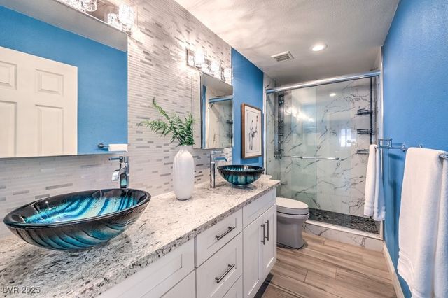 2432 Ocean Front Drive, Las Vegas, NV 89128