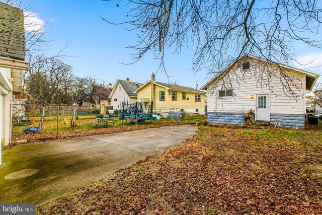 206 W 5TH AVE W, Runnemede, NJ 08078