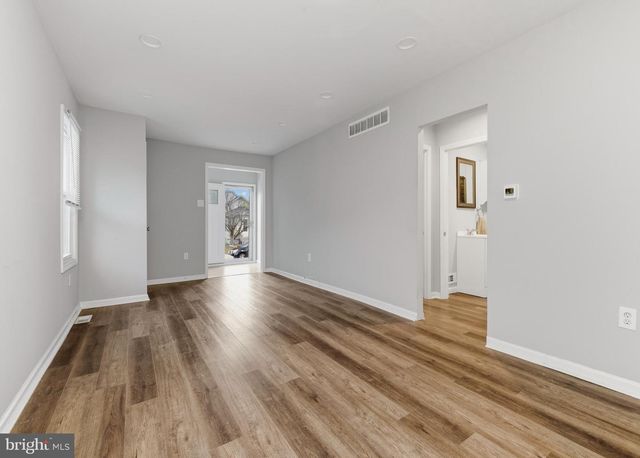 206 W 5TH AVE W, Runnemede, NJ 08078