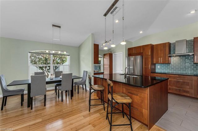929 Marble DR, Naples, FL 34104