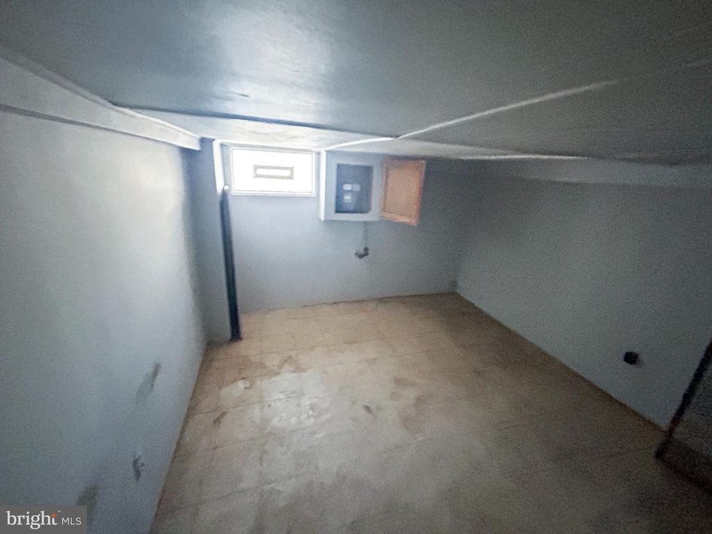 Image 13 of property listing at 1531 N WOODYEAR ST, Baltimore, MD 21217