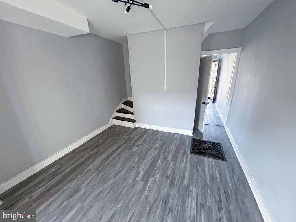 Image 3 of property listing at 1531 N WOODYEAR ST, Baltimore, MD 21217