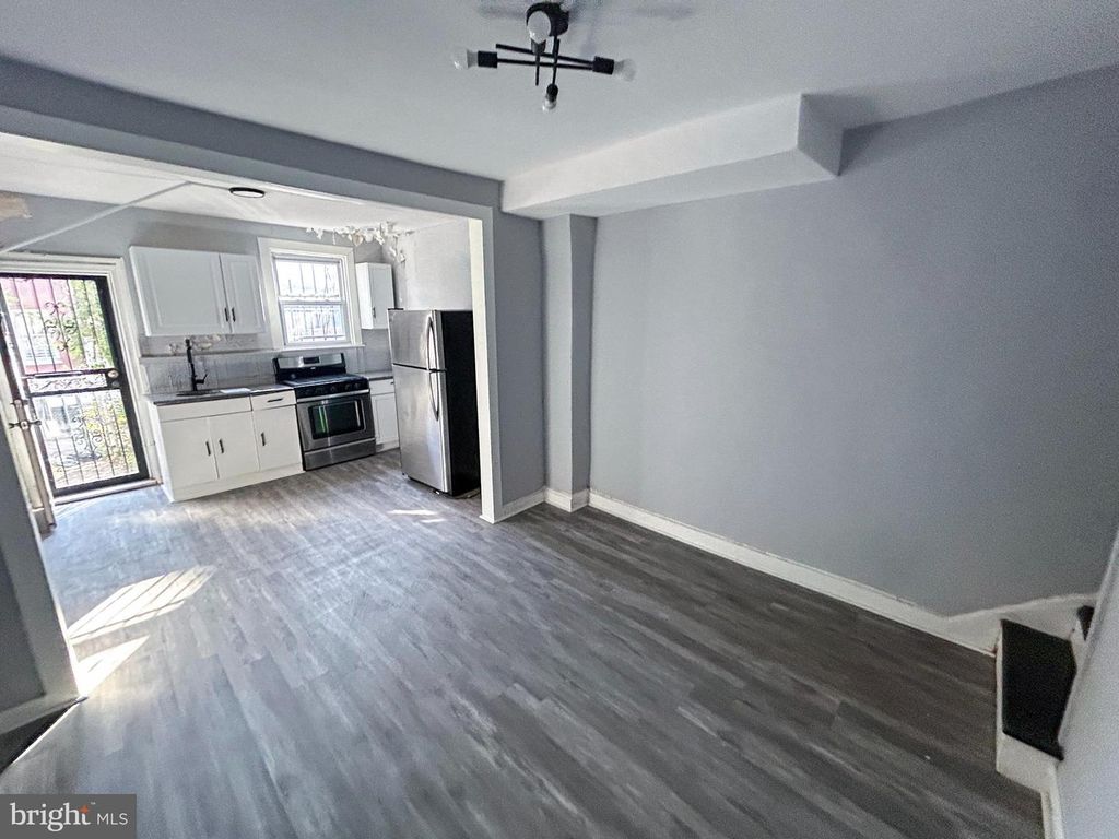 Image 4 of property listing at 1531 N WOODYEAR ST, Baltimore, MD 21217