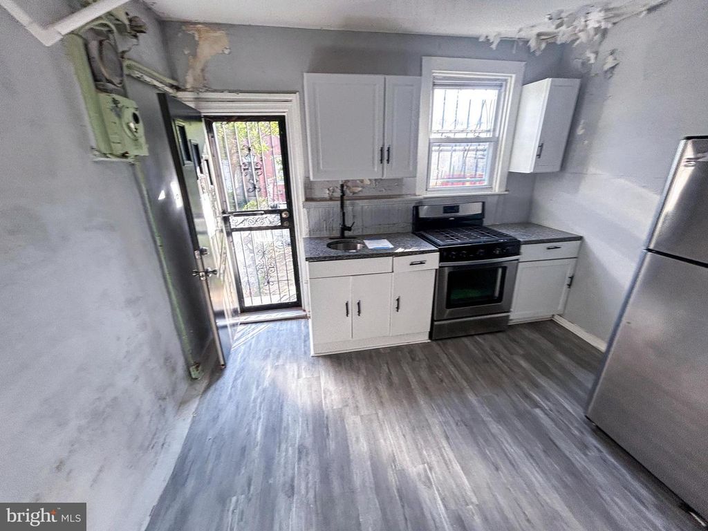 Image 5 of property listing at 1531 N WOODYEAR ST, Baltimore, MD 21217