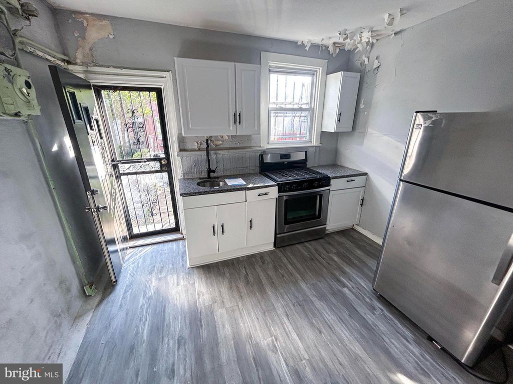 Image 6 of property listing at 1531 N WOODYEAR ST, Baltimore, MD 21217
