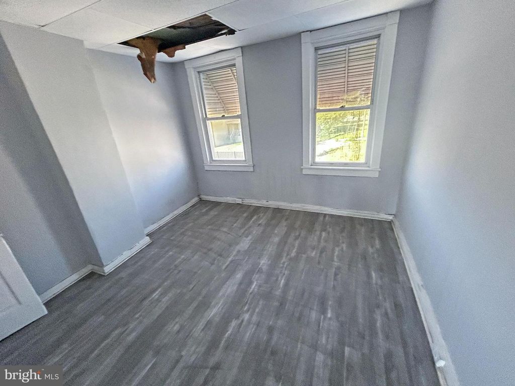 Image 7 of property listing at 1531 N WOODYEAR ST, Baltimore, MD 21217