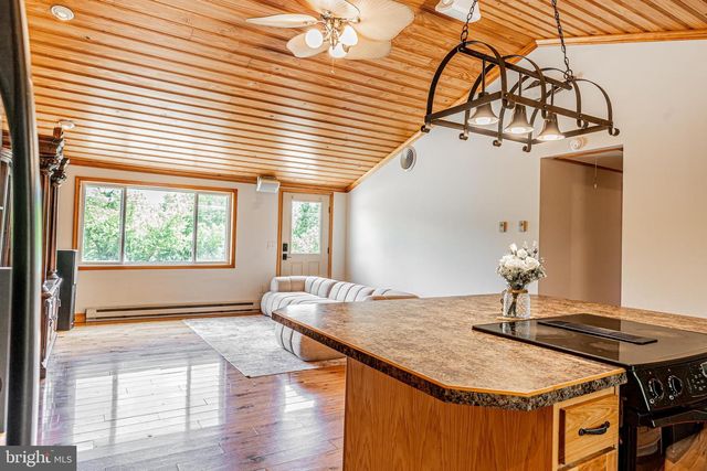 7384 S SUSQUEHANNA TRL, Port Trevorton, PA 17864