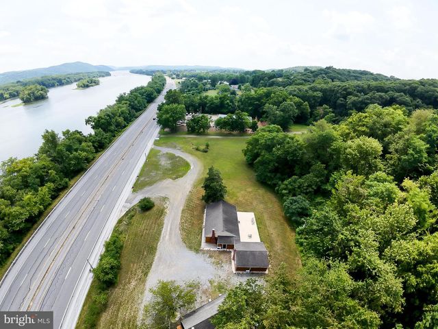 7384 S SUSQUEHANNA TRL, Port Trevorton, PA 17864