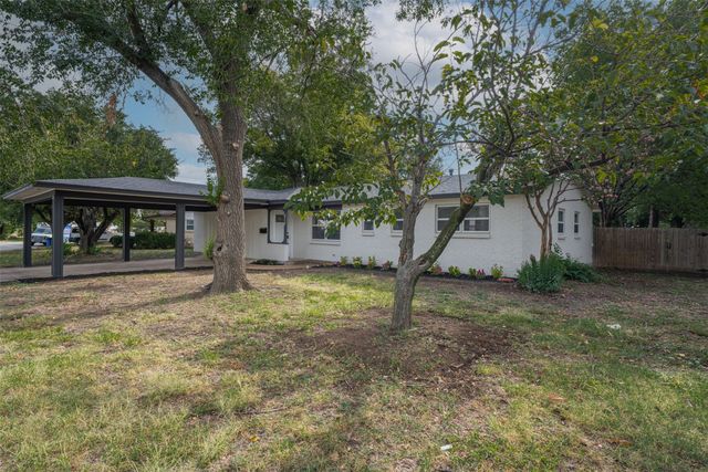 217 Palomino Drive, Saginaw, TX 76179