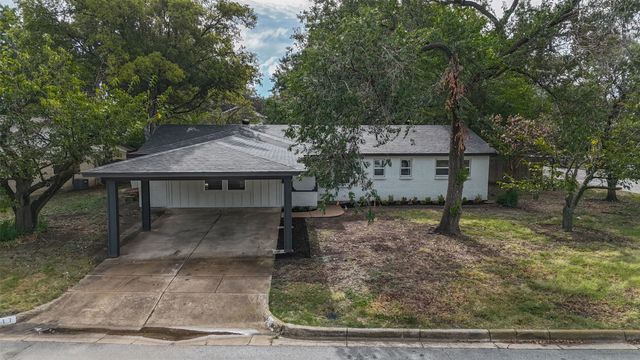217 Palomino Drive, Saginaw, TX 76179