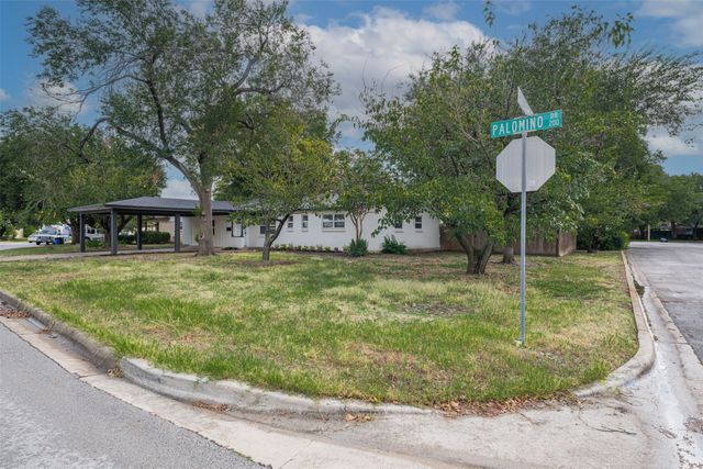 217 Palomino Drive, Saginaw, TX 76179