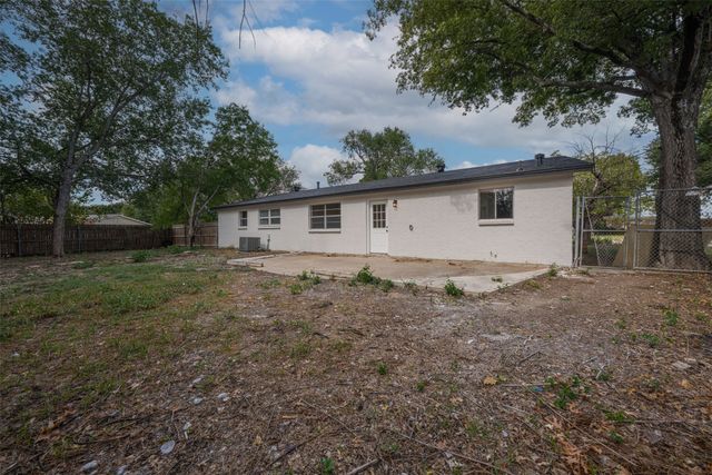 217 Palomino Drive, Saginaw, TX 76179