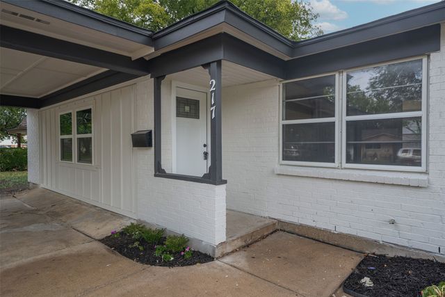 217 Palomino Drive, Saginaw, TX 76179