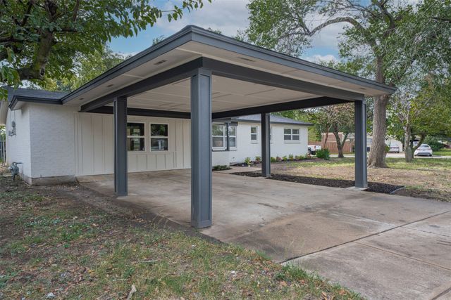217 Palomino Drive, Saginaw, TX 76179