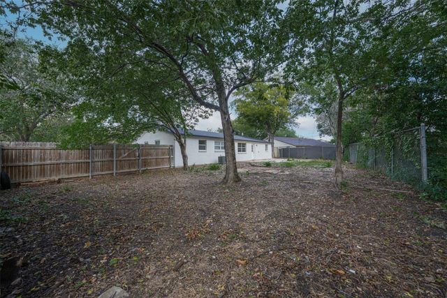 217 Palomino Drive, Saginaw, TX 76179