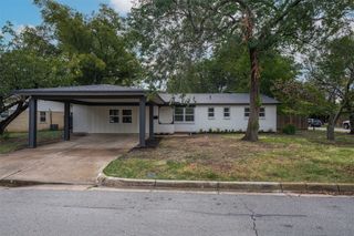 217 Palomino Drive, Saginaw, TX 76179