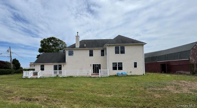 300 S Snedecor Avenue, Bayport, NY 11705