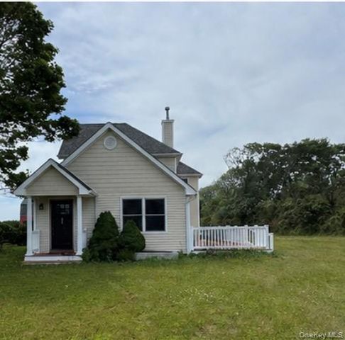 300 S Snedecor Avenue, Bayport, NY 11705