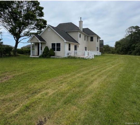 300 S Snedecor Avenue, Bayport, NY 11705