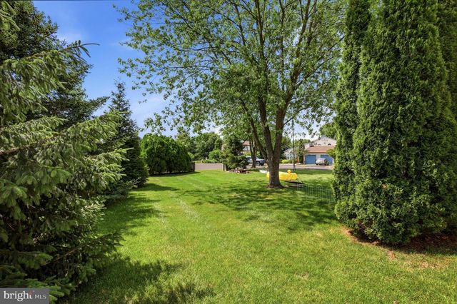6 STEWER LN, Perkasie, PA 18944
