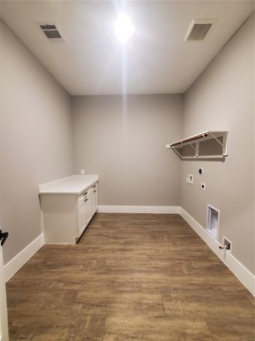 24647 Oak Creek Rd Road, Hockley, TX 77447