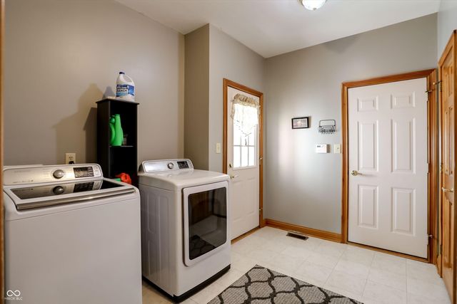 2341 Somerset Circle, Franklin, IN 46131