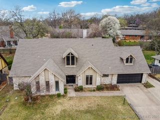 6924 S Knoxville Avenue, Tulsa, OK 74136