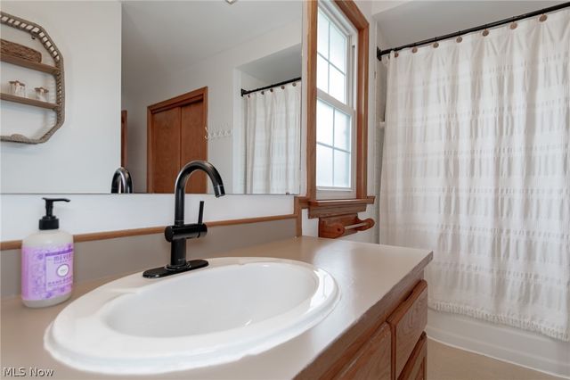 5162 Woodside Drive, Geneva, OH 44041