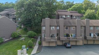 166 Old Brookfield Road 11-1, Danbury, CT 06811
