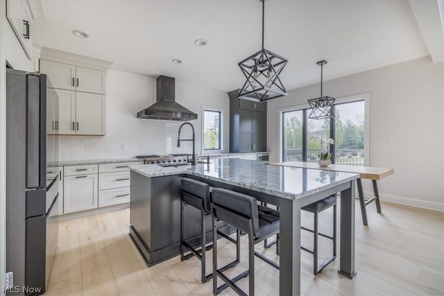 245 Somerset Drive, Hinckley, OH 44233