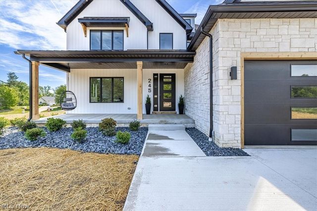 245 Somerset Drive, Hinckley, OH 44233