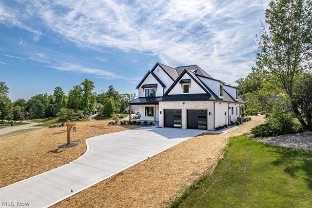 245 Somerset Drive, Hinckley, OH 44233